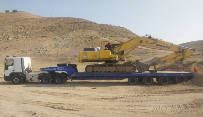 حمل محمولات سنگین بیل مکانیکی 300 کوماتسو از مبدا تهران به مقصد زنجان توسط کمرشکن 7 محور شرکت خلیج فارس ترابر